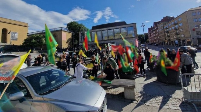 Terör örgütü yandaşlarından İsveç te gösteri