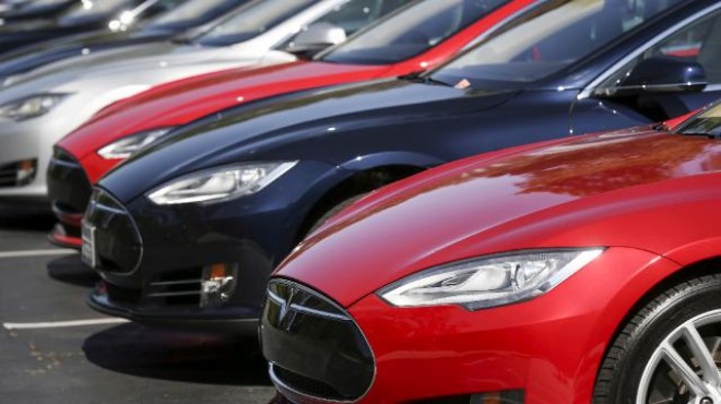 Tesla 321 bin aracını geri çağırıyor