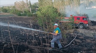 Afyonkarahisar'da otluk alan yangını söndürüldü