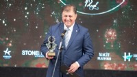 Başkan Tugay'a 'Sanata Destek' ödülü