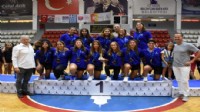 Dostluk turnuvasında kupa İzmir'in
