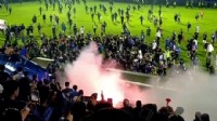 Futbol maçında izdiham: En az 129 ölü