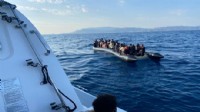 İzmir açıklarında 136 düzensiz göçmen kurtarıldı, 38 göçmen yakalandı