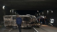 Kamyonet ile minibüs çarpıştı: 4 kişi yaralandı