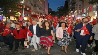 Karşıyaka 19 Mayıs'ı Anıl Piyancı konseri ile kutladı