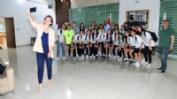 Kız Futbol Takımı’yla buluşan Başkan Kınay: Şampiyonluk bekliyoruz