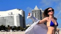 Melis Sezen, Miami sahillerini kasıp kavurdu
