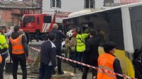 Tramvay ile otobüs çarpıştı: 4'ü ağır 19 yaralı