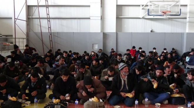 TIR dorsesinden 218 kaçak göçmen çıktı