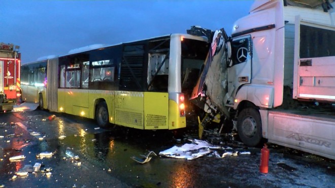 TIR, yol bakım aracı ve İETT otobüsüne çarptı: 2 ölü, 2 yaralı