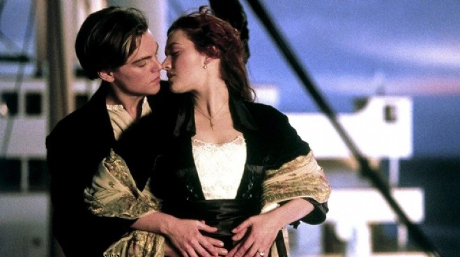 Titanic te Rose u hayatta tutan kapı rekor fiyata satıldı