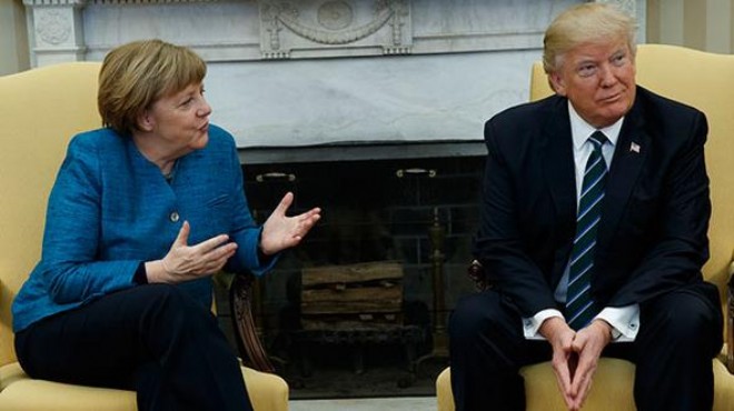 Tokalaşma krizi: Trump Merkel in elini sıkmadı!