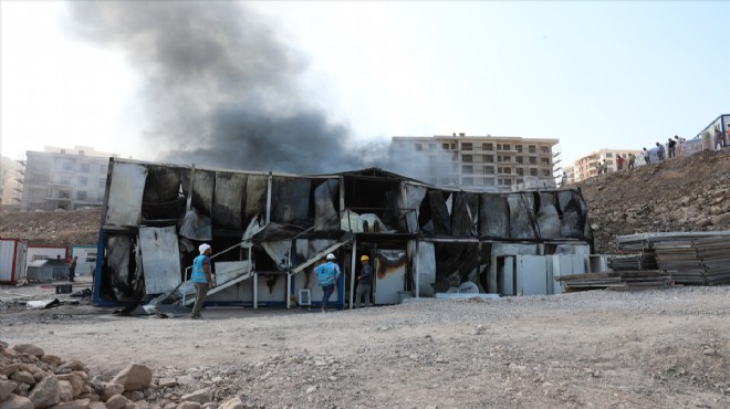TOKİ deprem konutlarında korkutan olay... İşçilerin kaldığı evler yandı!