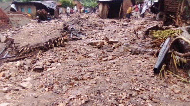 Toprak kayması: 5 kişi hayatını kaybetti