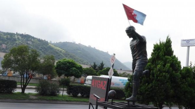 Trabzon’da Nwakaeme’nin heykeli dikildi