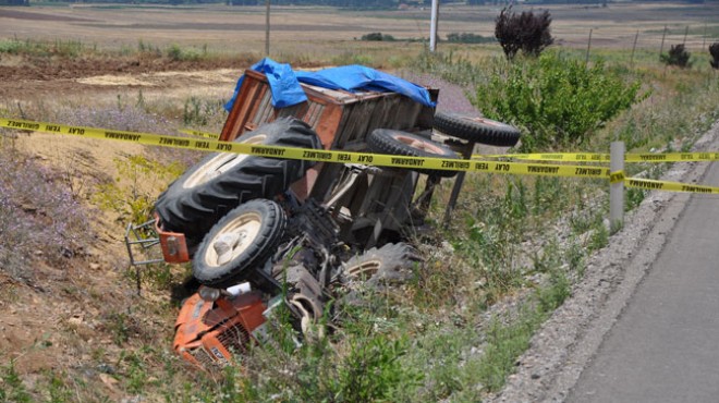 Traktör devrildi: Müdahalelere rağmen kurtarılmadı