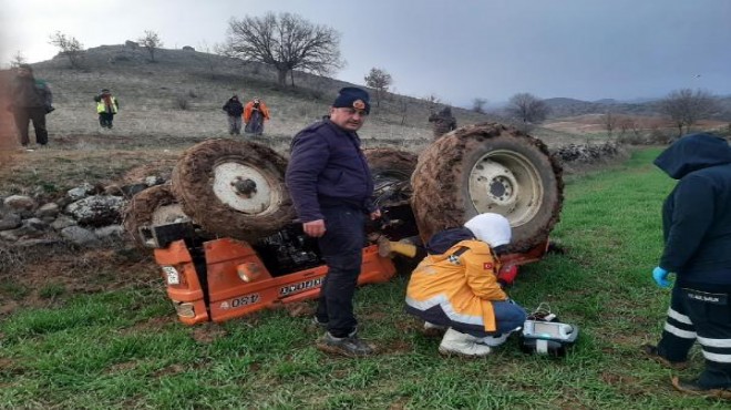 Traktör şarampole devrildi: Sürücüsü öldü!