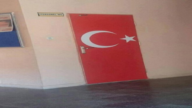 Türk Bayraklı lavabo kapısına soruşturma