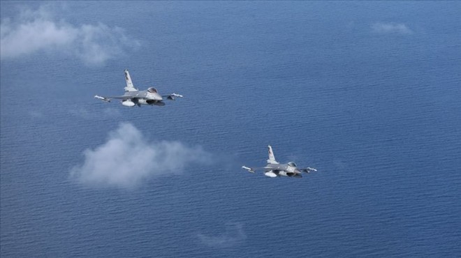 Türk F-16’larını Yunan uçakları yine taciz etti!