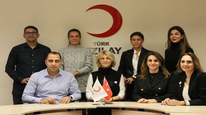 Türk Kızılay İzmir Şubesi nden yılbaşı kermesi
