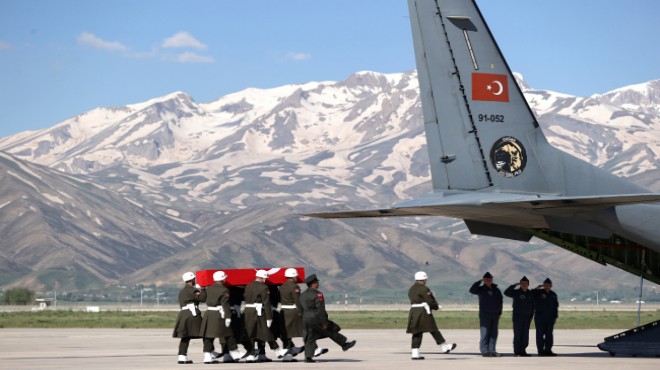 Havalimanında tören: Türkiye şehitlerini uğurluyor!