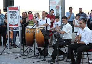 Karşıyaka sokakları park konserleriyle şenleniyor 
