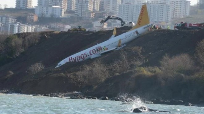 Uçak kazasında pilotlar birbirini suçladı
