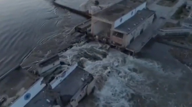 Ukrayna da alarm: Bombalanan baraj patladı!