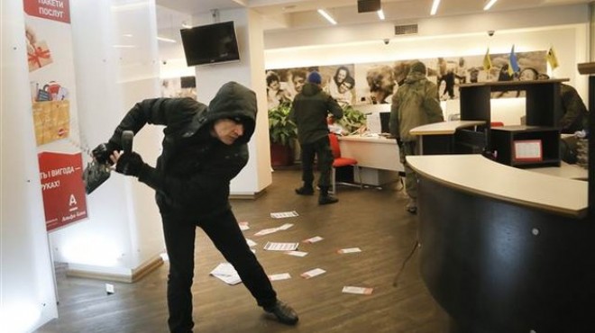 Ukrayna da Rus bankalarına saldırı