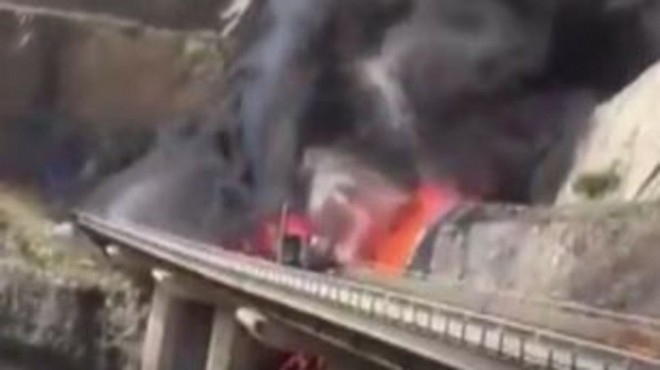 Umrecileri taşıyan otobüs yandı: 20 ölü!