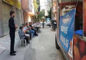 AK Parti İzmir’den şehitler için mevlit ve lokma 
