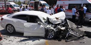 Denizli’de otomobil otobüse çarptı: 7 yaralı