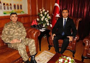 Kara Kuvvetleri Komutanı İzmir de Vali yi ziyaret etti