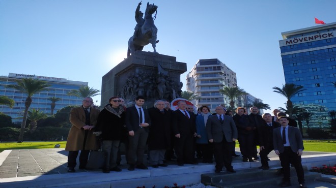 Vatan Partisi nin seçilen yeni yönetimi Atatürk anıtına çelenk koydu