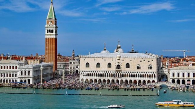 Venedik te turistler kent sakinlerini geçti