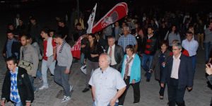 İzmir de gergin 29 Ekim: Ankara yoluna Emniyet taş koydu!