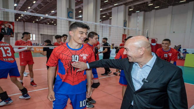 Voleybol Altyapılar Türkiye Şampiyonası İzmir’de sürüyor