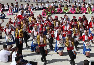 Karabağlar da 23 Nisan a renkli kutlama