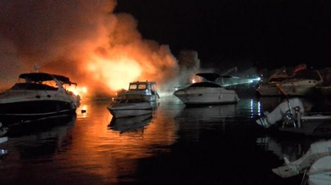 Yat limanında yangın... 6 tekne küle döndü!