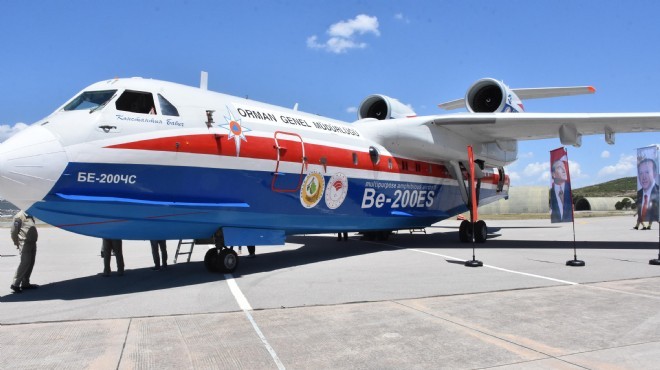 Yeni yangın uçakları İzmir de vitrine çıktı
