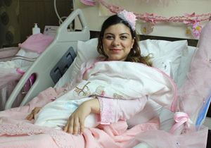Türkiye nin ilk tüp bebeği anne oldu
