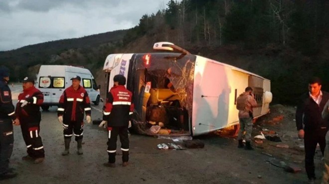 Yolcu otobüsü devrildi, 22 kişi yaralandı
