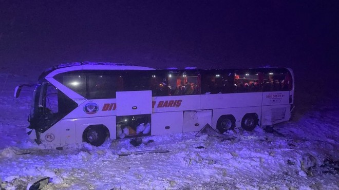 Yolcu otobüsü devrildi: 35 yaralı!