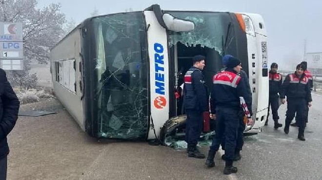 Yolcu otobüsü devrildi: 8 kişi yaralandı