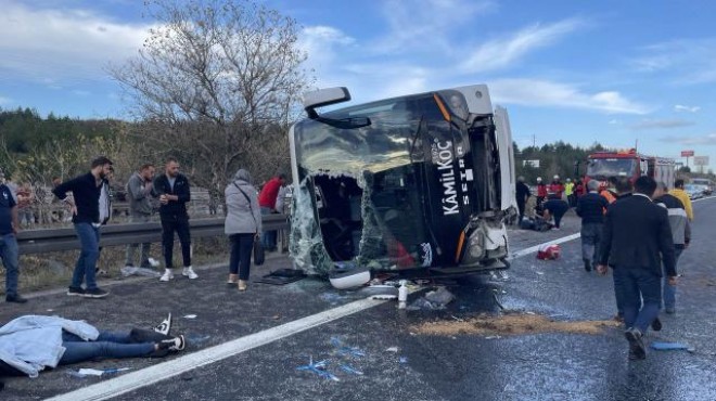 Yolcu otobüsü devrildi... 3 ölü,16 yaralı!