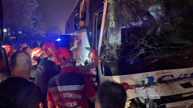 Yolcu otobüsü tıra çarptı: 25 yaralı!