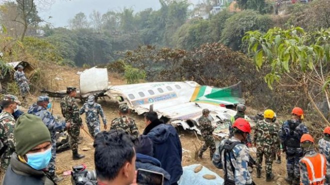 Yolcu uçağı düştü: 70 kişi hayatını kaybetti!