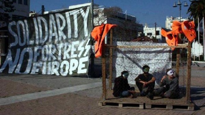 Yunan adalarındaki kamplar mülteci doldu