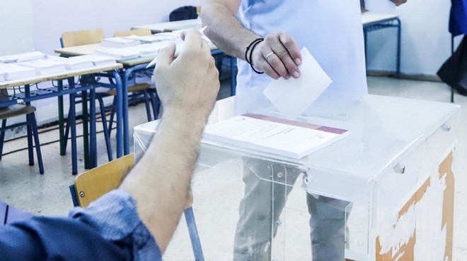 Yunanistan da genel seçim için sandık başında