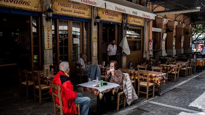 Yunanistan da kafe ve restoranlar açıldı!